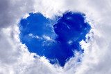 Herz auf dem Azurblau